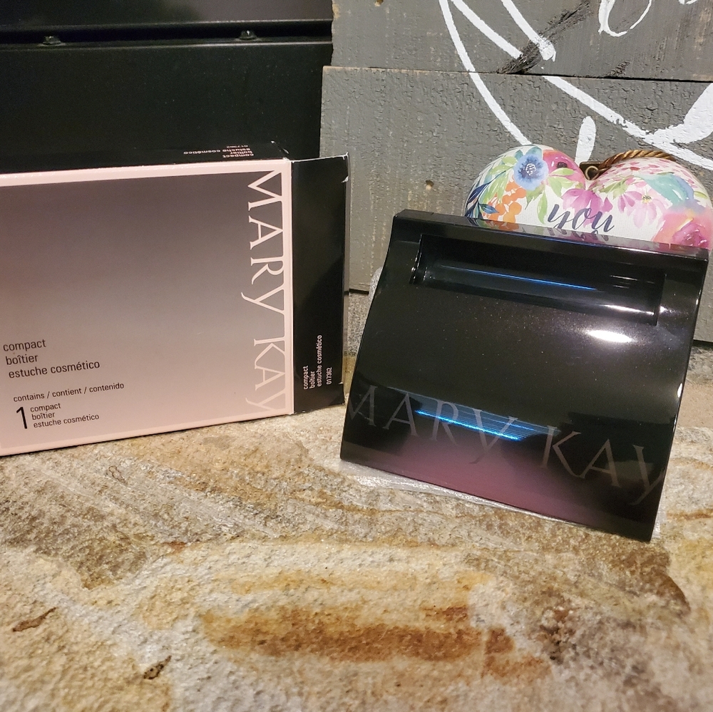 *NEW* Mary Kay Compact (Unfilled)